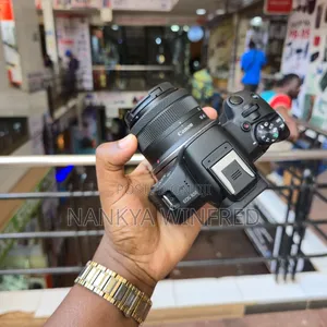 EOS R 50 Canon With 18-45mm
