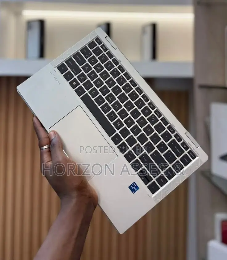 New Laptop HP EliteBook 1040 G8 8GB Intel Core i7 SSD 256GB