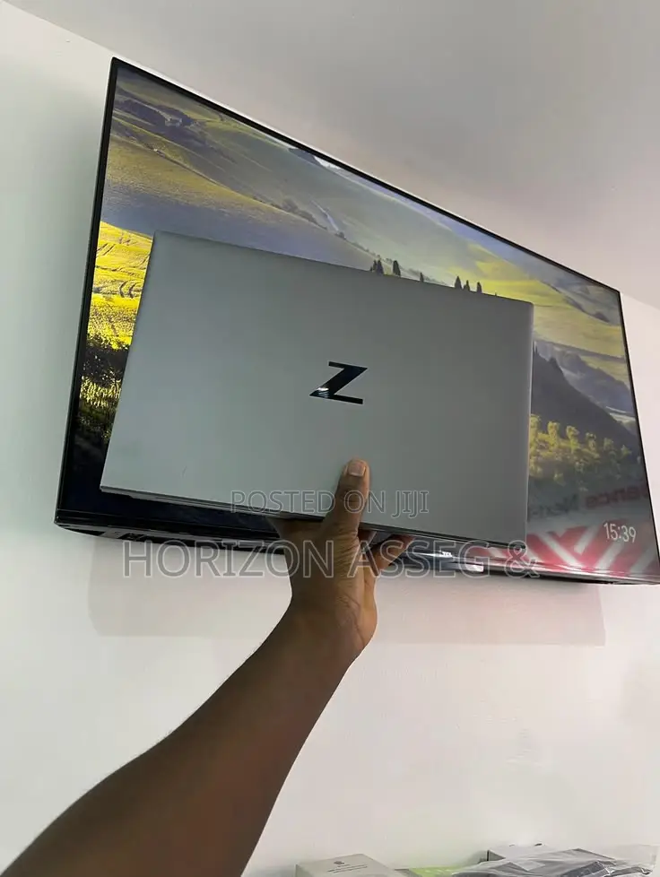 New Laptop HP ZBook Firefly G8 8GB Intel Core i7 SSD 256GB