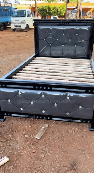 4x6 Beautiful Leather Bed