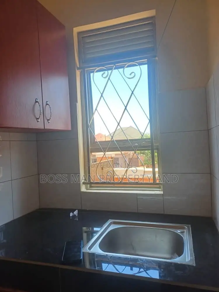 5bdrm Duplex in Munyonyo, Central Division for sale