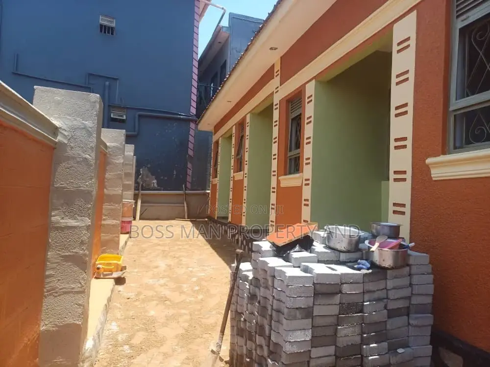 5bdrm Duplex in Munyonyo, Central Division for sale