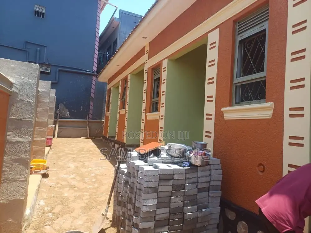5bdrm Duplex in Munyonyo, Central Division for sale