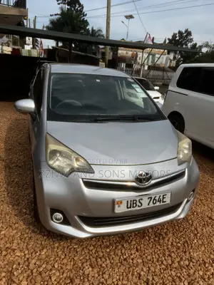 Toyota Ractis 1.5 AWD 2011 Silver