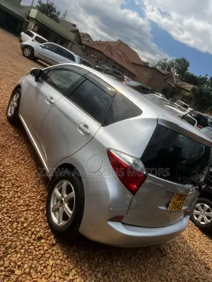 Toyota Ractis 1.5 AWD 2011 Silver