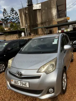 Toyota Ractis 1.5 AWD 2011 Silver