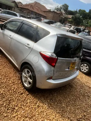Toyota Ractis 1.5 AWD 2011 Silver