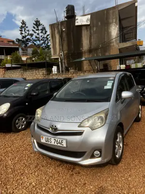 Toyota Ractis 1.5 AWD 2011 Silver