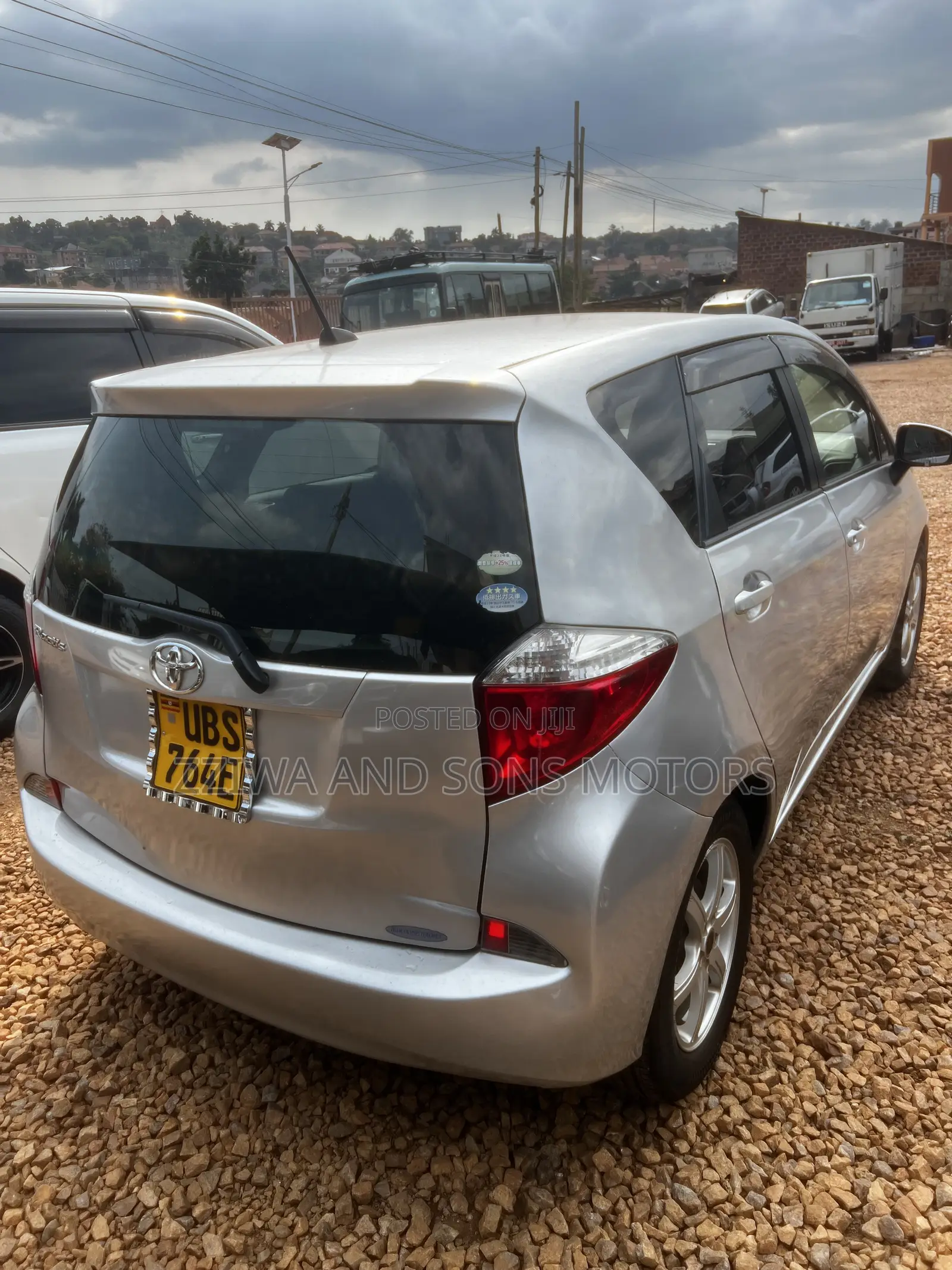 Toyota Ractis 1.5 AWD 2011 Silver