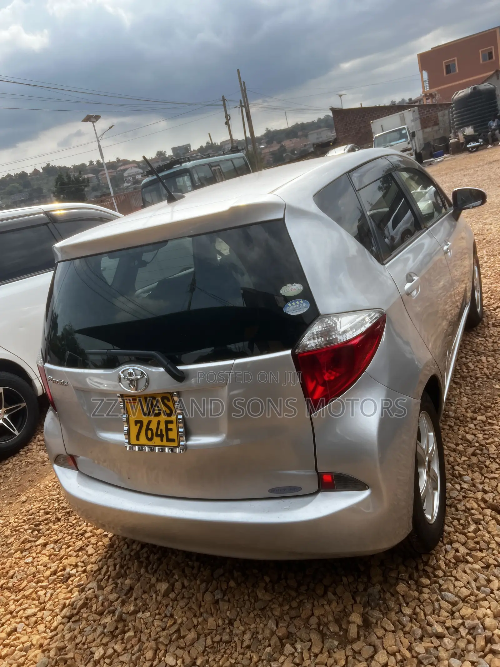 Toyota Ractis 1.5 AWD 2011 Silver