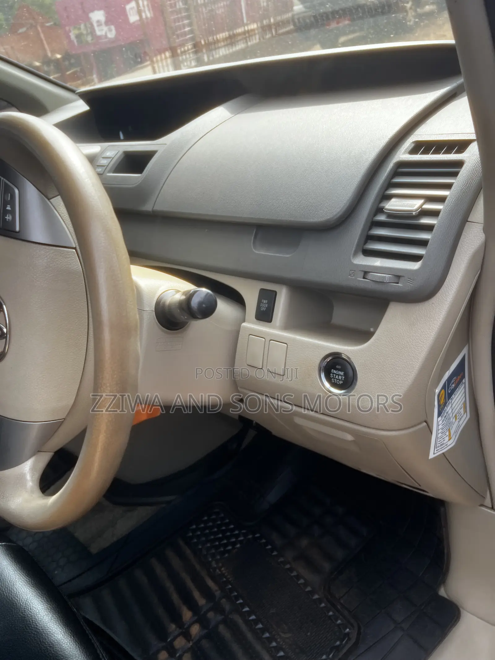 Toyota Noah 2.0 AWD (7 Seater) 2014 White