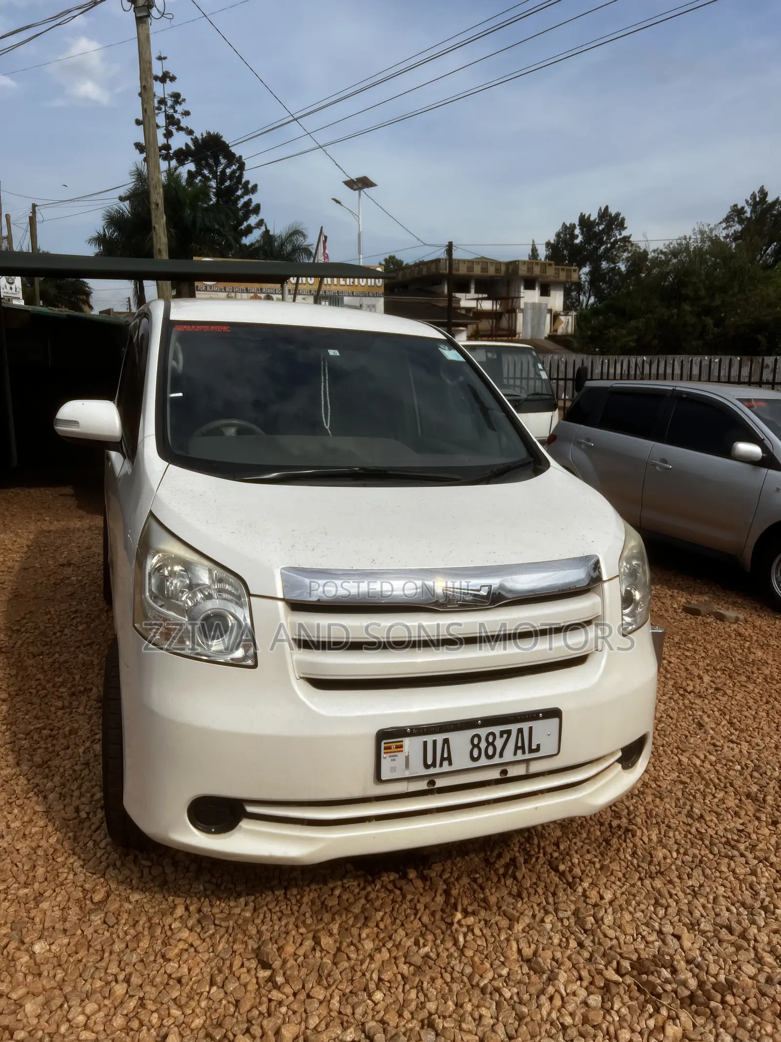 Toyota Noah 2.0 AWD (7 Seater) 2014 White