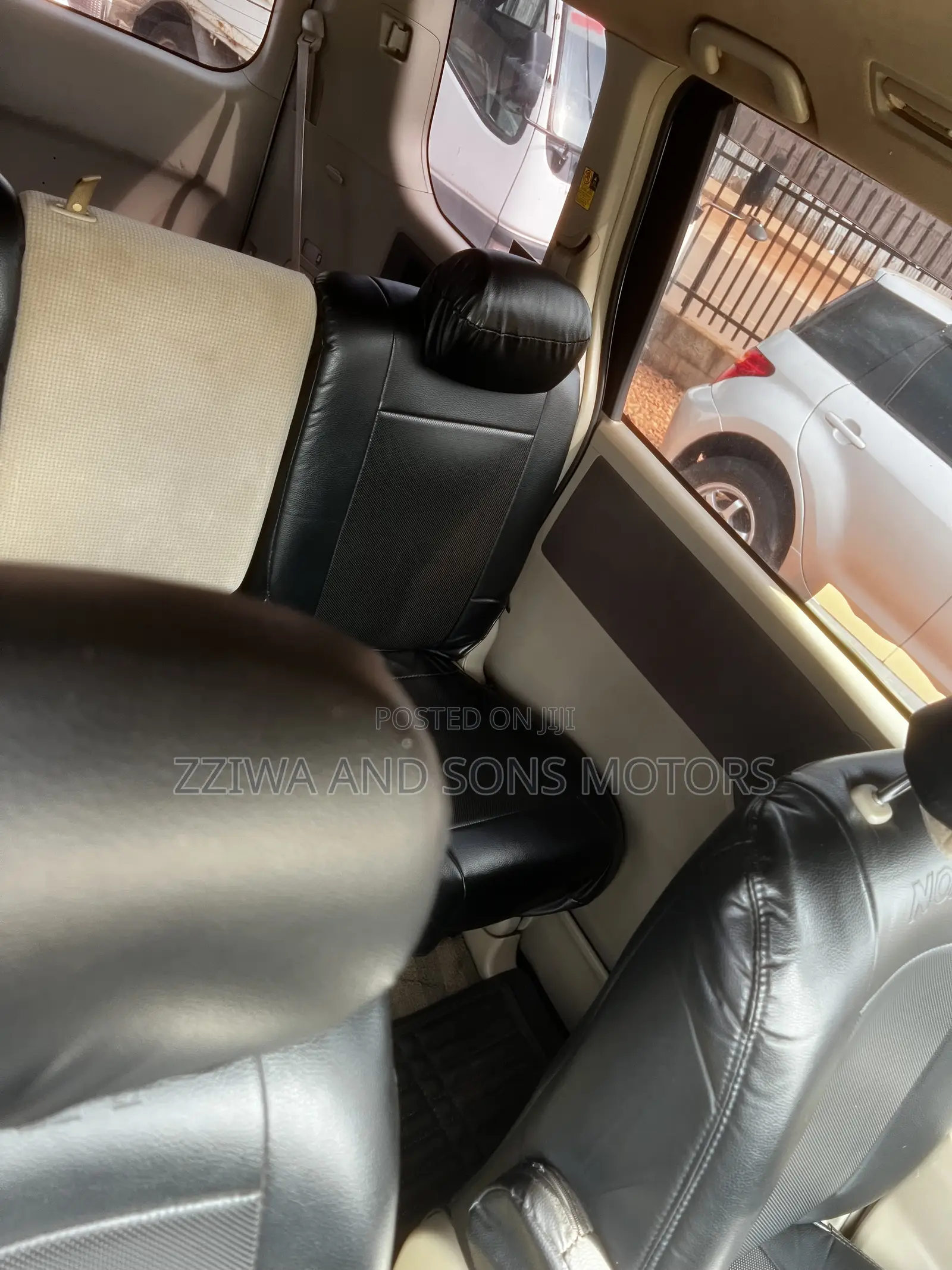 Toyota Noah 2.0 AWD (7 Seater) 2014 White