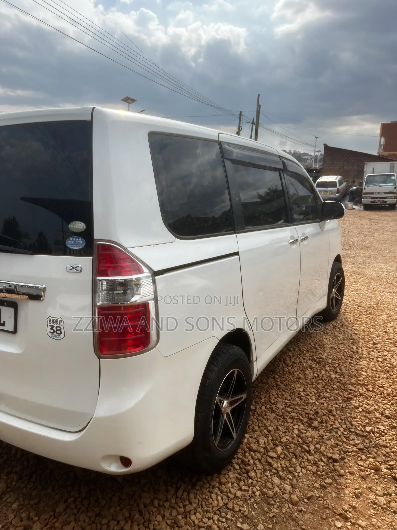 Toyota Noah 2.0 AWD (7 Seater) 2014 White