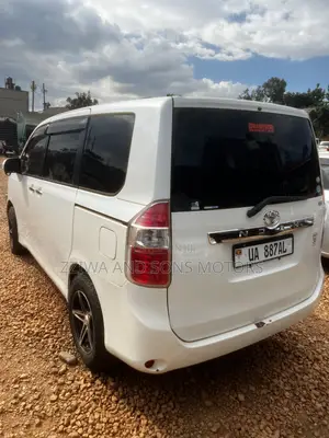 Toyota Noah 2.0 AWD (7 Seater) 2014 White