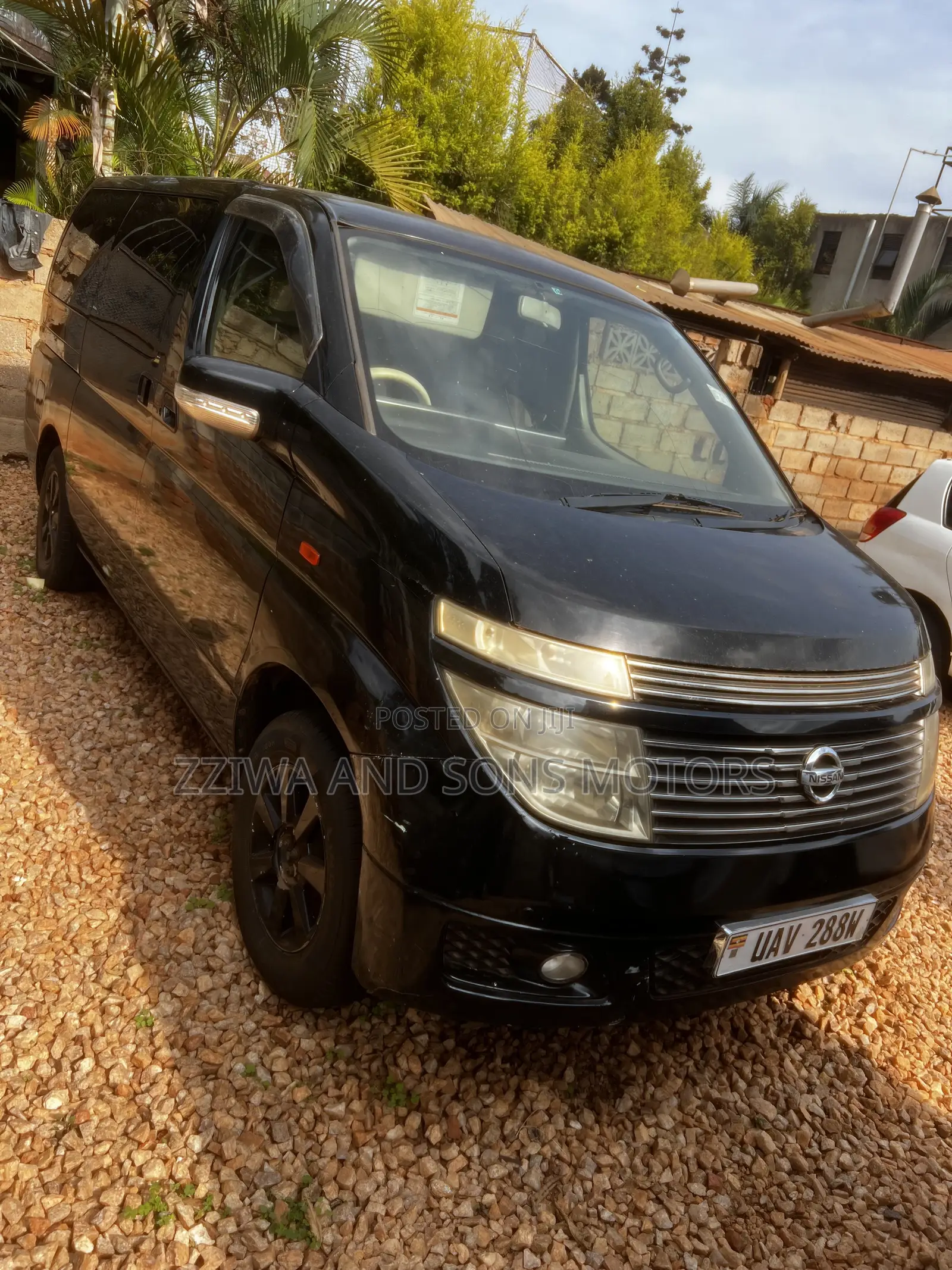 Nissan Elgrand 2000 Black