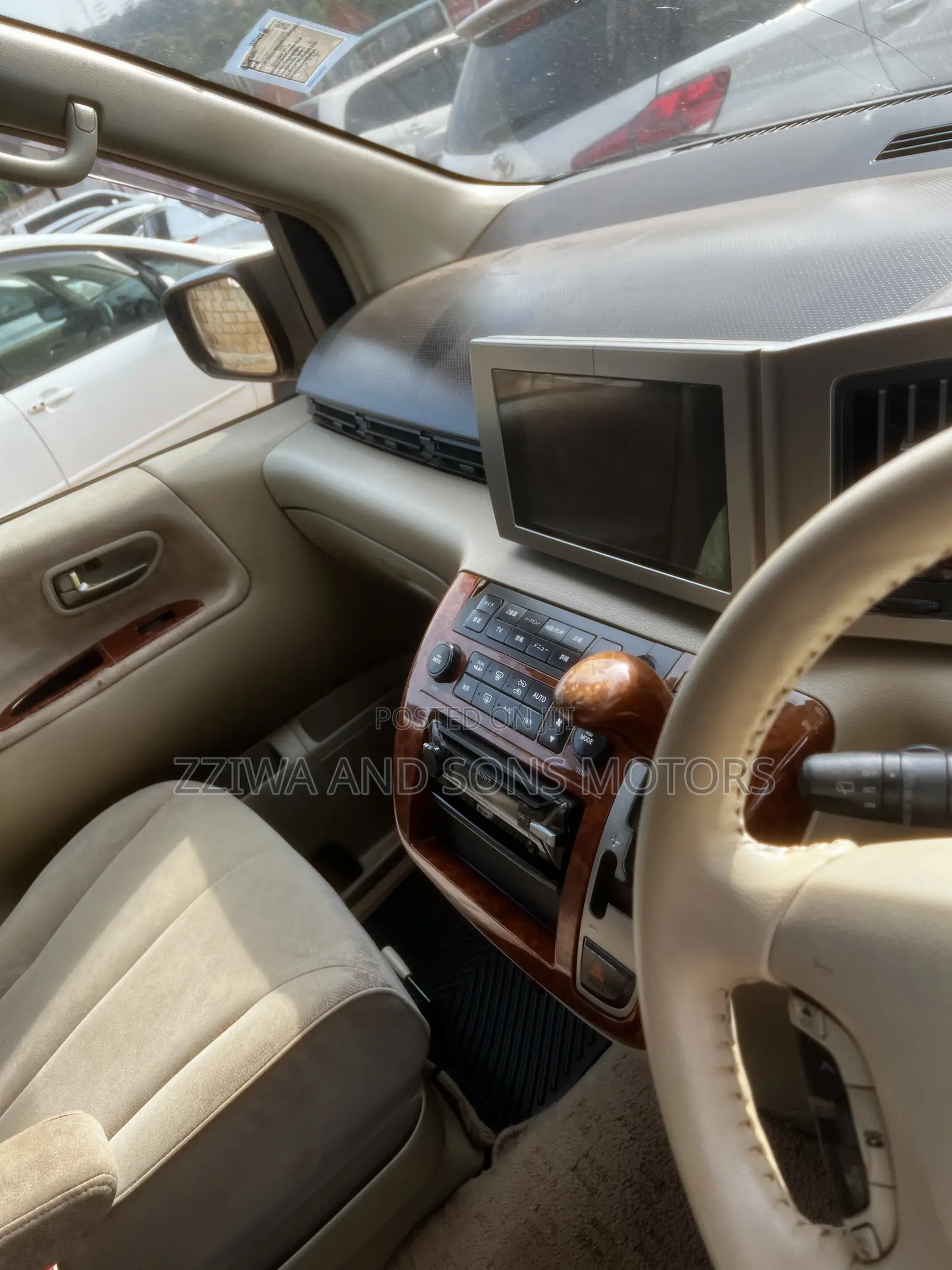 Nissan Elgrand 2000 Black