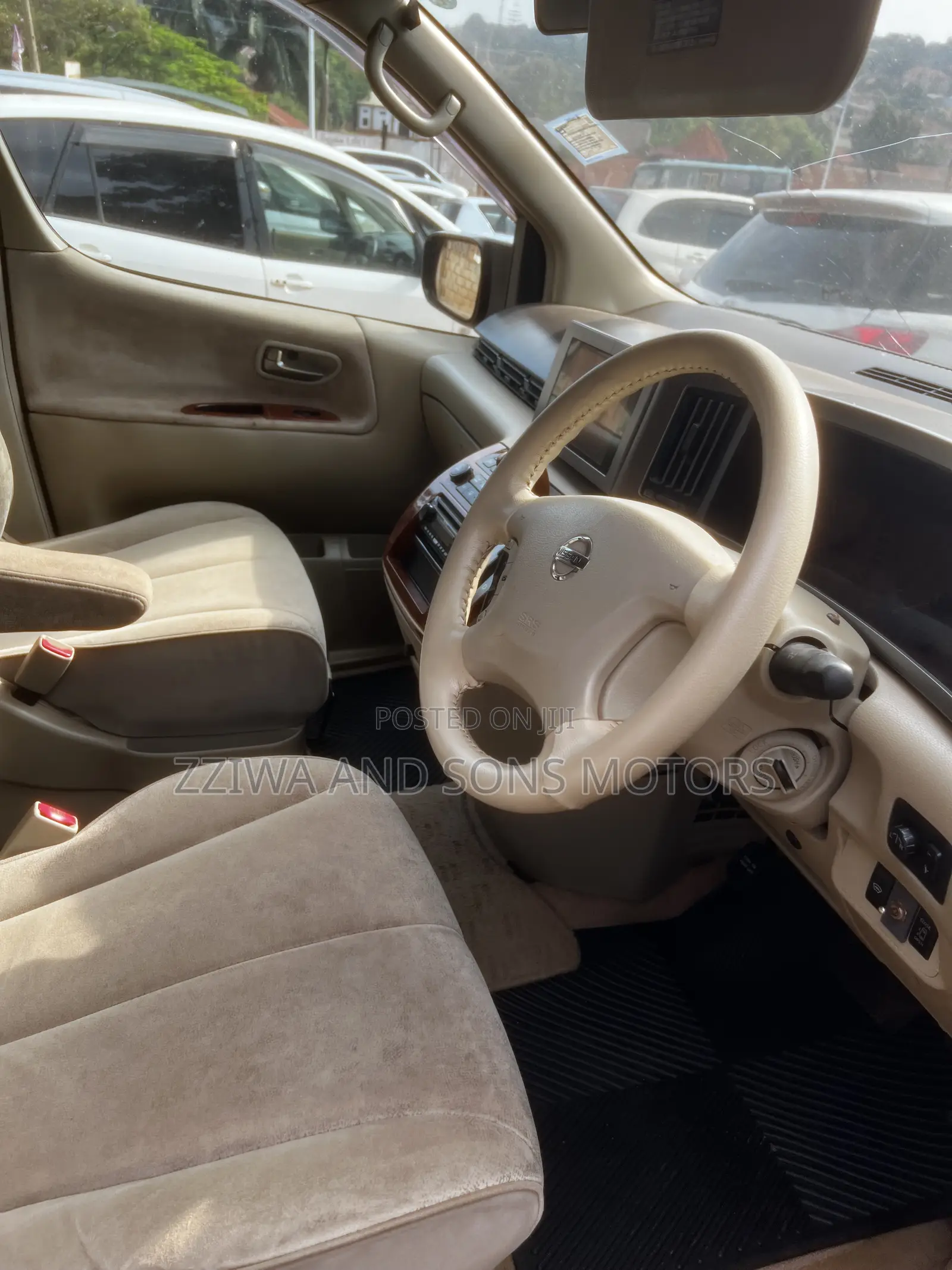 Nissan Elgrand 2000 Black