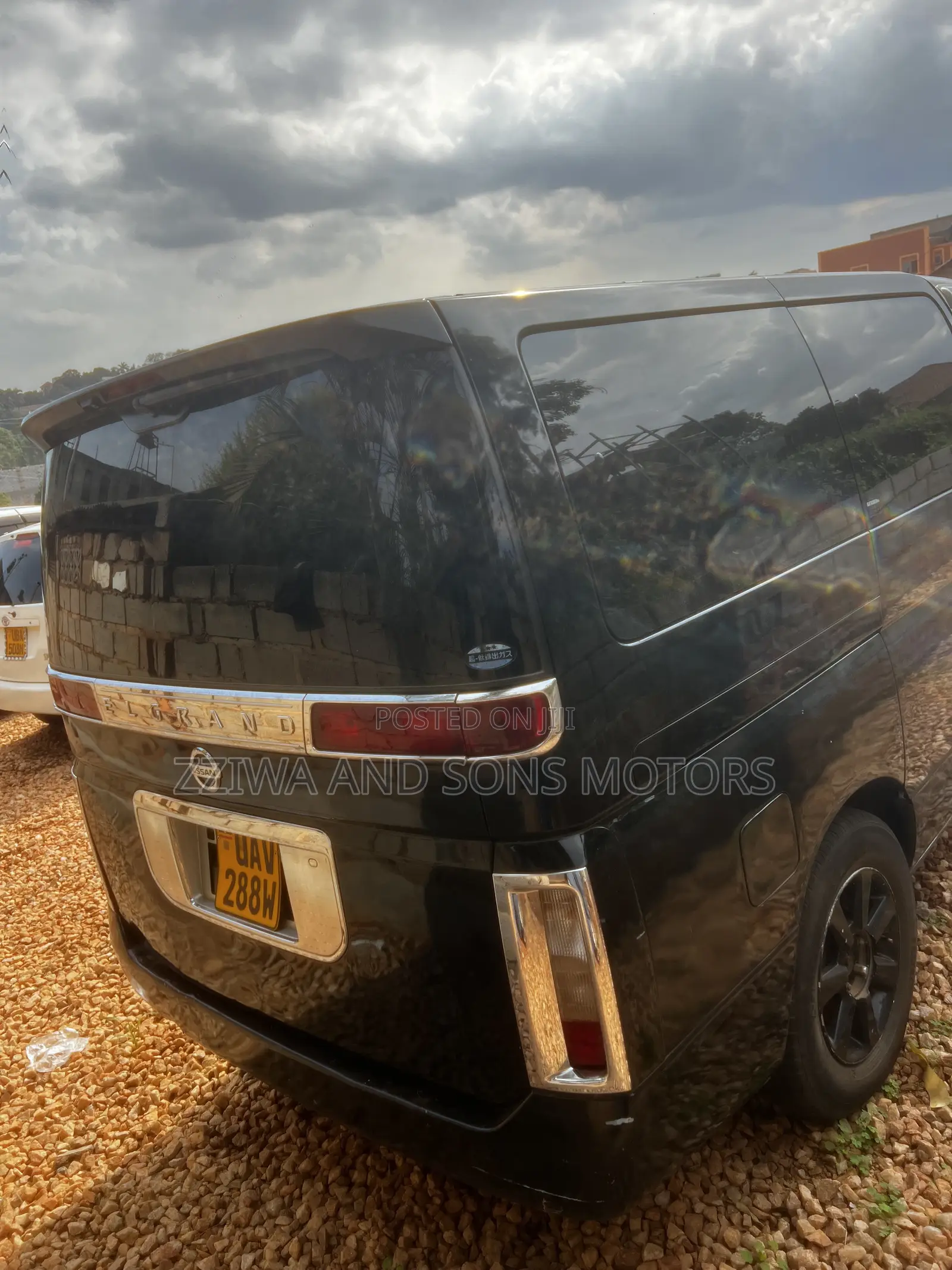 Nissan Elgrand 2000 Black