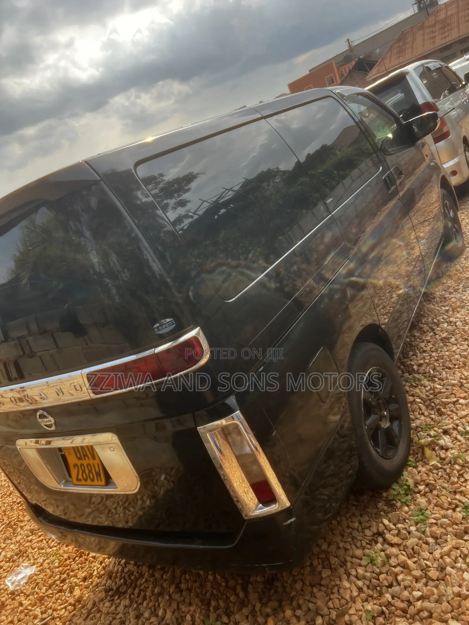 Nissan Elgrand 2000 Black