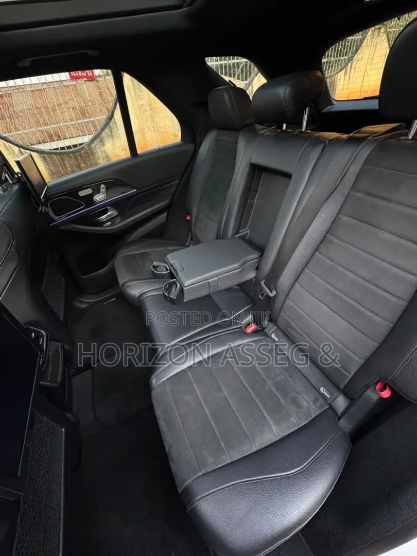 Mercedes-Benz GLE-Class GLE 300d 4MATIC 2020 White