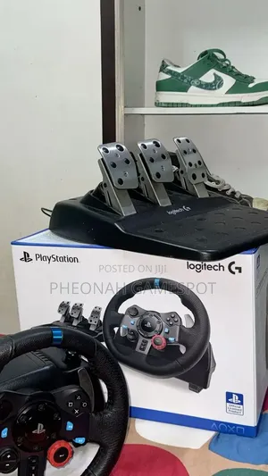Logitech G29 a Pressure-Sensitive 3-Pedal Unit, & 900-Degree Rotation