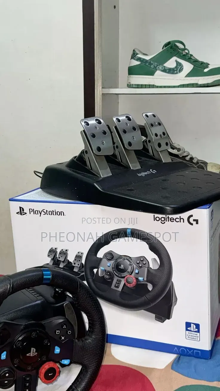 Logitech G29 a Pressure-Sensitive 3-Pedal Unit, & 900-Degree Rotation
