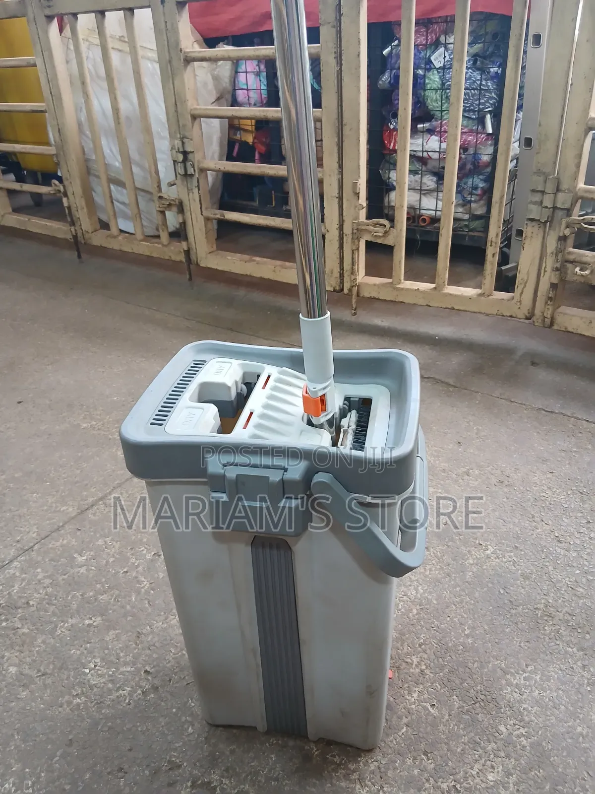 Hands-Free Flat Mop and Dual-Chamber Self-Cleaning Bucket Set