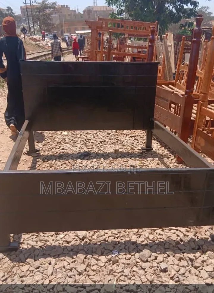 4by6 Wooden Bed in Good Condition Readily Available on Quick Sale