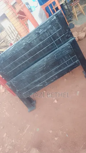 4by6 Wooden Bed in Good Condition Readily Available on Quick Sale