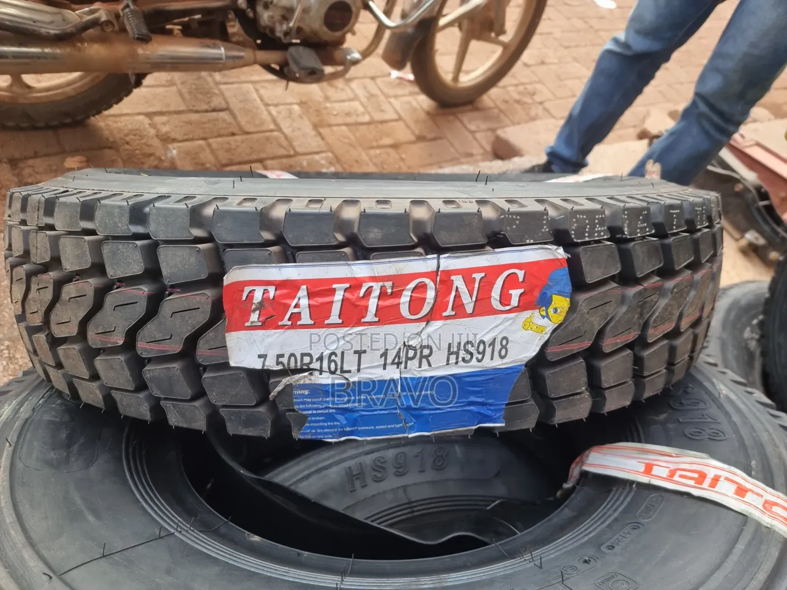 7.50R16 HS 918 Tires for Land Cruiser Ambulance