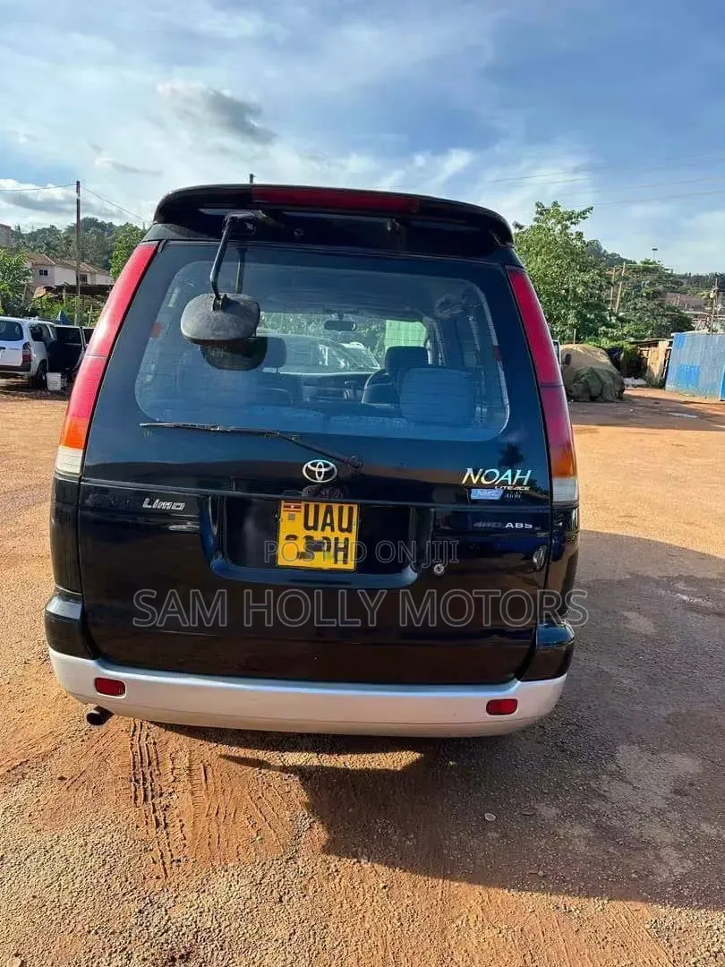 Toyota Noah 2.0 FWD (8 Seater) 2001 Black
