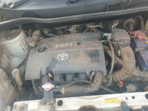 Toyota Sienta 2008 Off white