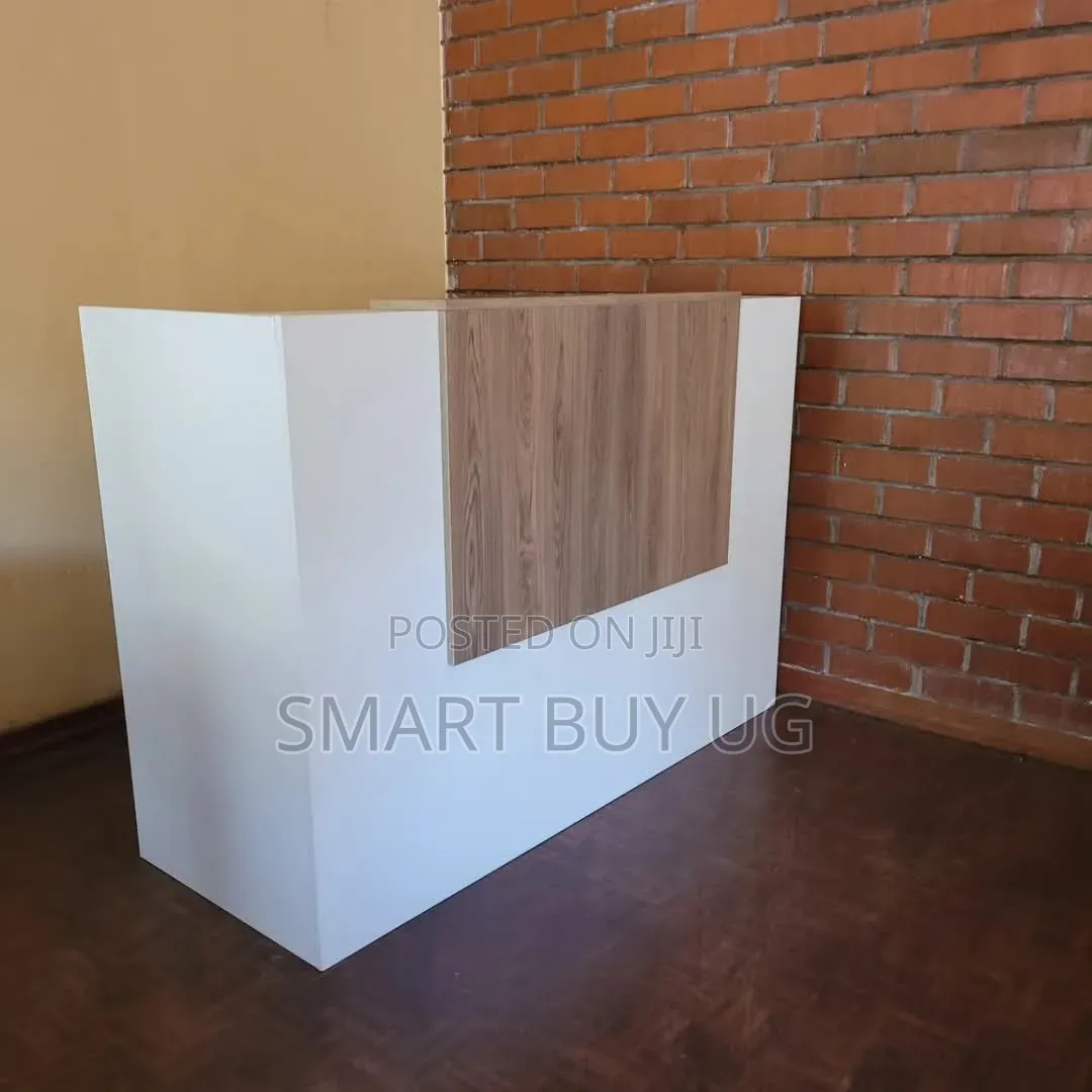 White Receptiondesk 1.4m Wooden Reception Counter With Storage White