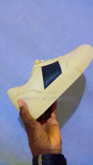 Cream Low-Top Casual Sneaker