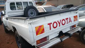Toyota Land Cruiser 2010 White