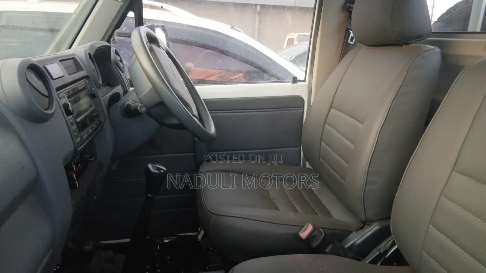 Toyota Land Cruiser 2010 White