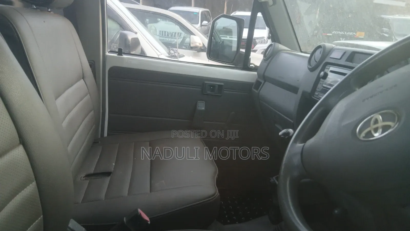 Toyota Land Cruiser 2010 White