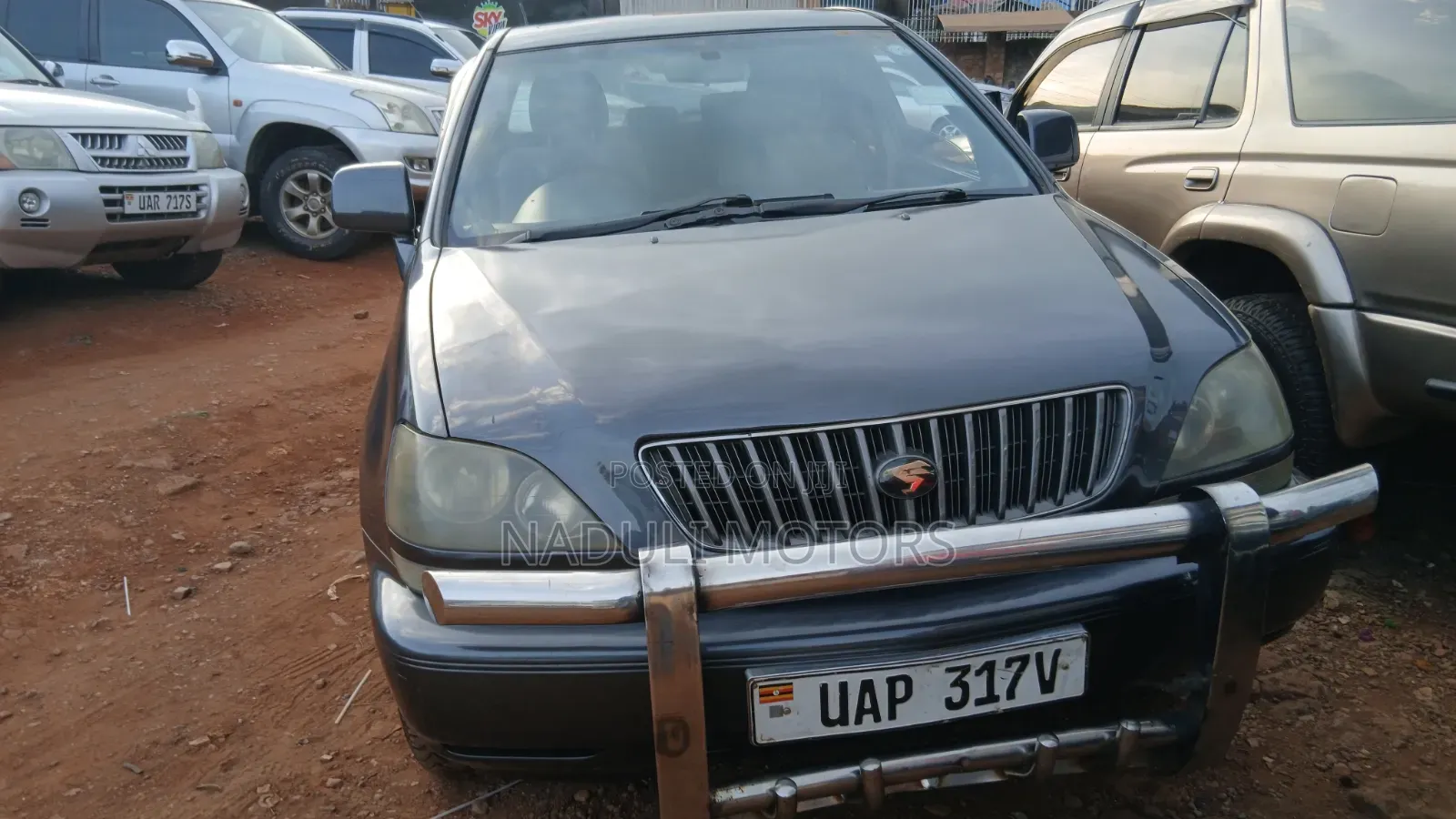 Toyota Harrier 3.0 V6 2000 Black
