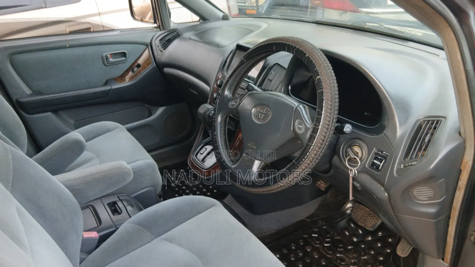 Toyota Harrier 3.0 V6 2000 Black
