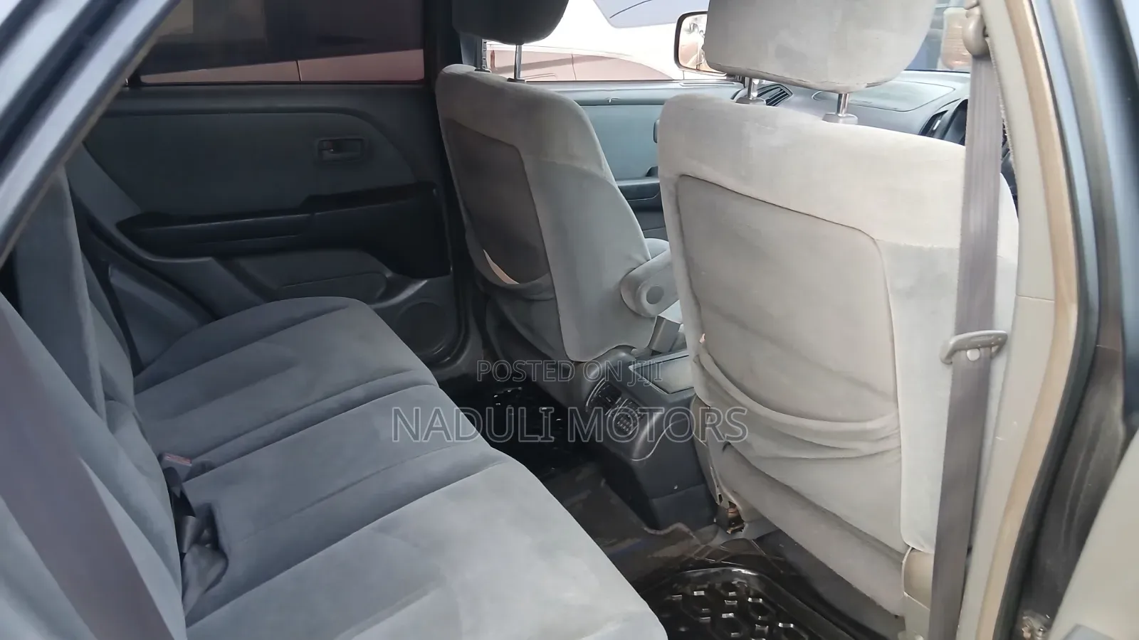 Toyota Harrier 3.0 V6 2000 Black