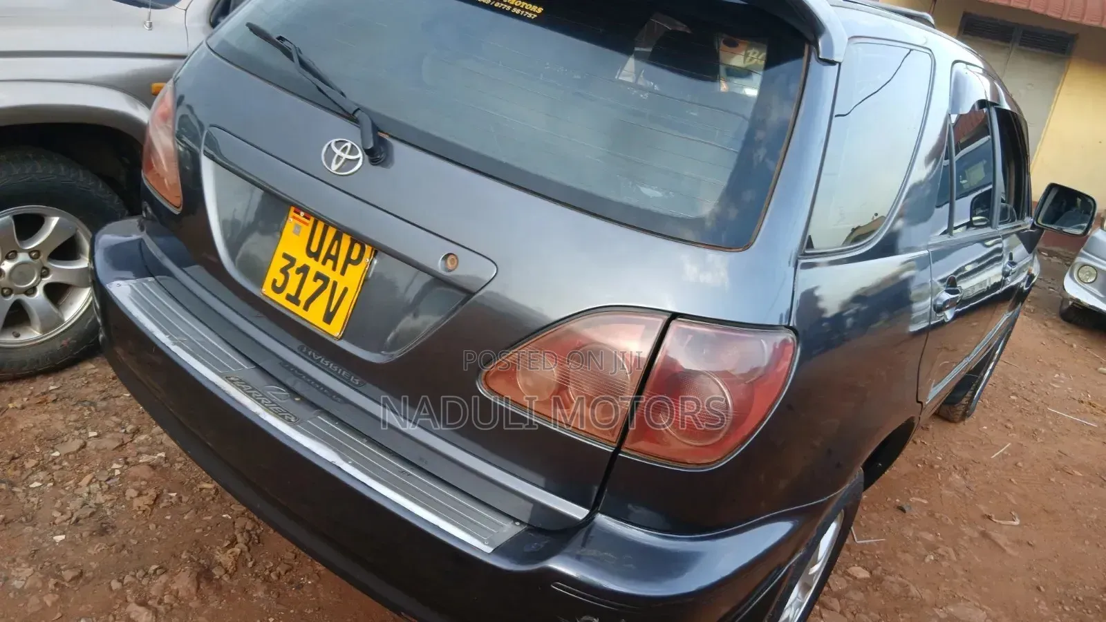 Toyota Harrier 3.0 V6 2000 Black