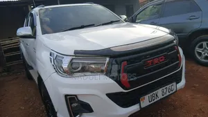 Toyota Hilux 2011 White