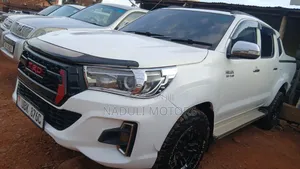 Toyota Hilux 2011 White