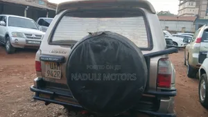 Toyota Hilux Surf 2002