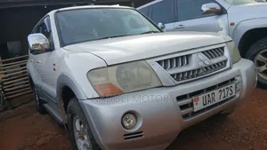Mitsubishi Pajero 2006 White