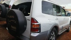 Mitsubishi Pajero 2006 White