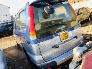 Toyota Noah 2001