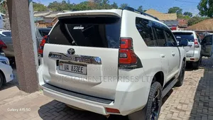 Toyota Land Cruiser Prado 2018 White