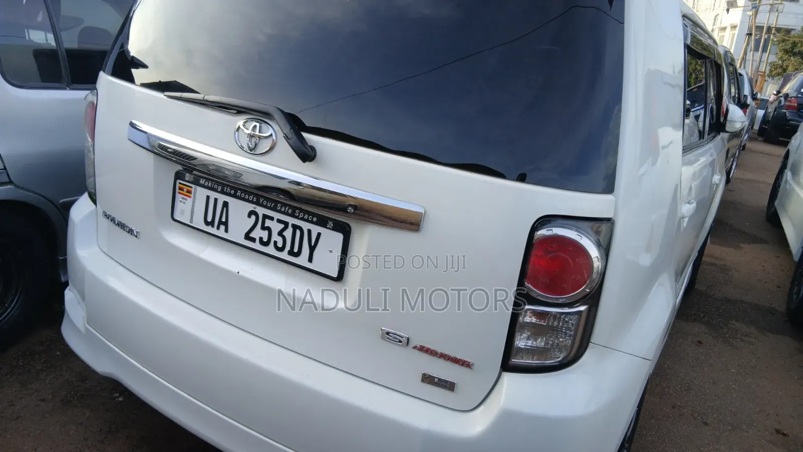 Toyota Corolla Rumion 2011 White
